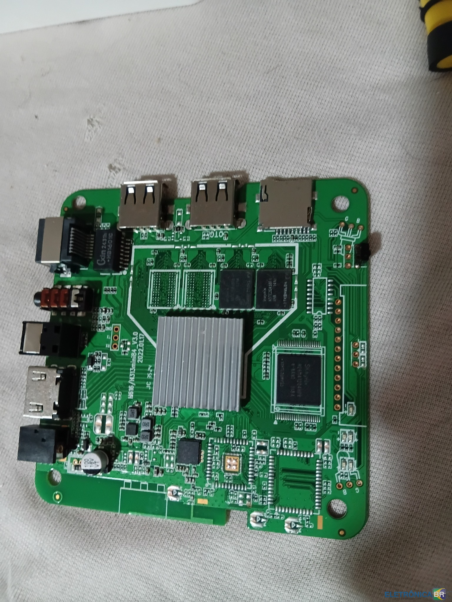 UniTV V10 luz vermelha – preciso de ROM